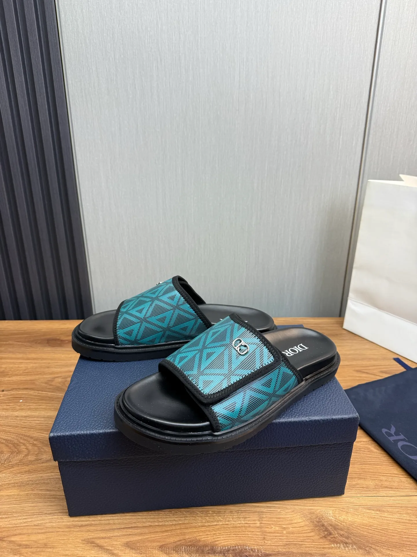 Men's shoes 💰320💰 Dior. Popular slippers hot sale 🔥 Available all year round ✅ Original original material 🩴 SIZE: 38-46 (45.46 non-refundable)